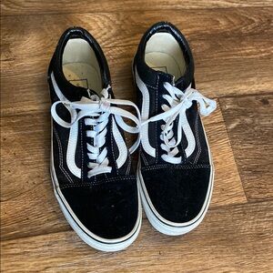 Vans Black & White Old Skool Sneakers Women’s Size 10 / Men’s Size 8.5